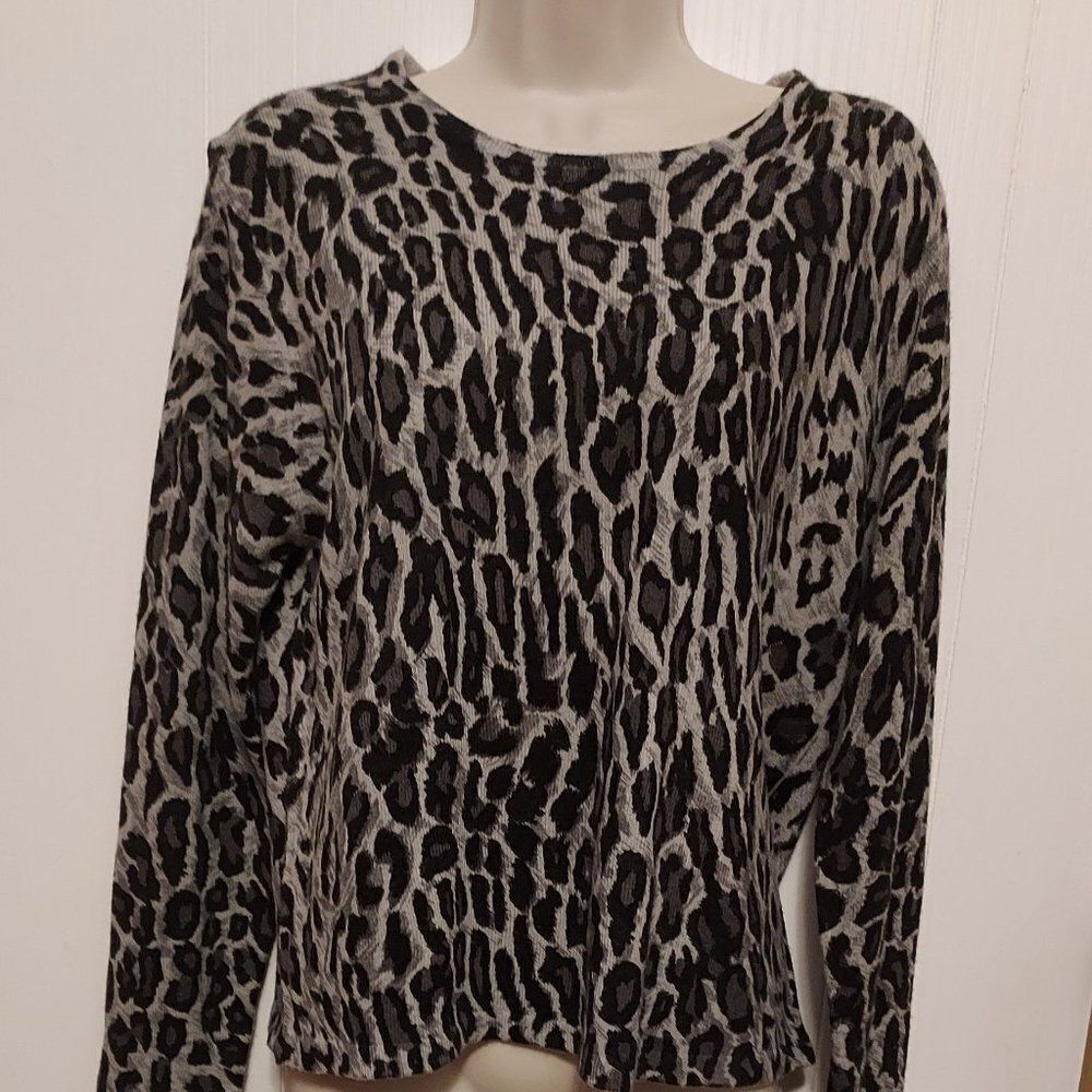 C.D.Petites M VGC arm pit to pit 19 1/2  length 22 in